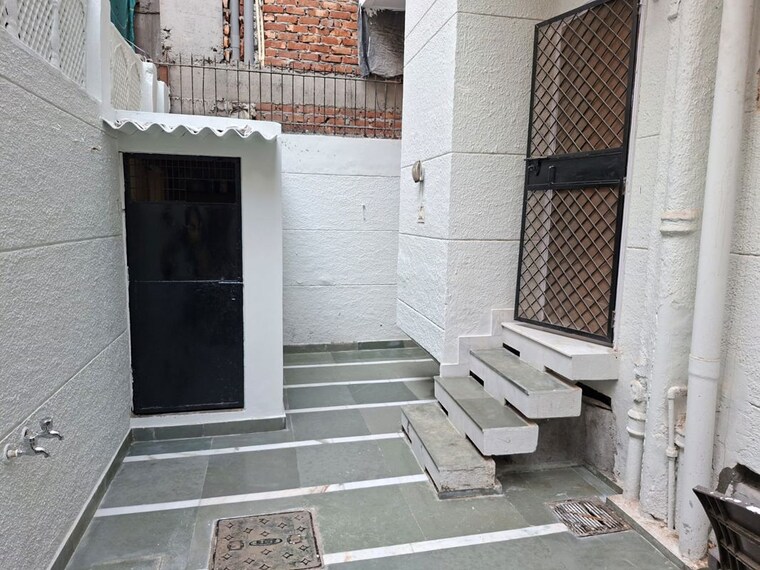 Laundry Area, uday park 3 Bedroom 1600 Sq.Ft. Builder Floor In Uday Park Delhi 10677403