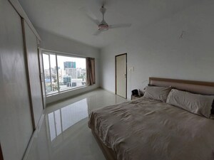 Room in 2 BHK Apartment at Sea View Apartments Bandra, Bandra West – for Rent