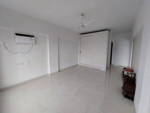 Room in 2 BHK Apartment at Sea View Apartments Bandra, Bandra West – for Rent