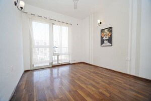 Room in 3.5 BHK Apartment at Piedmont Taksila Heights, Sector 37c – for Sale