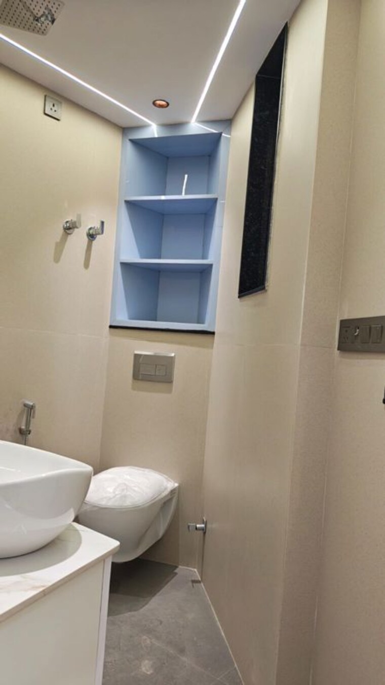 Bathroom, sector 10 dwarka 4 Bedroom 2000 Sq.Ft. Apartment In Sector 10 Dwarka Delhi 10677472