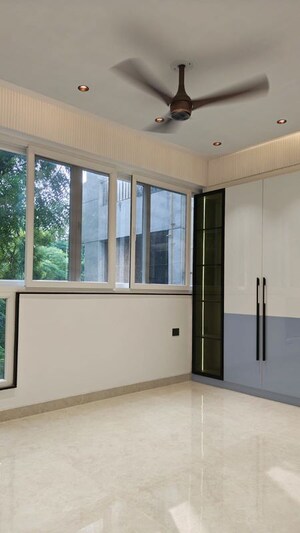 Room in 4 BHK Apartment at Sector 10 Dwarka – for Sale