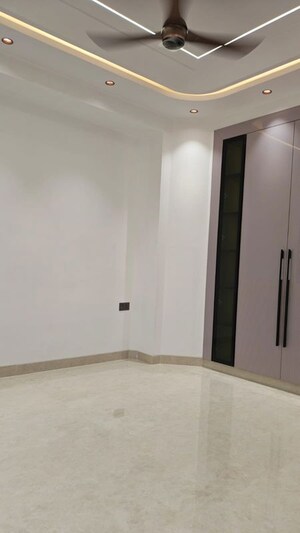 Room in 4 BHK Apartment at Sector 10 Dwarka – for Sale