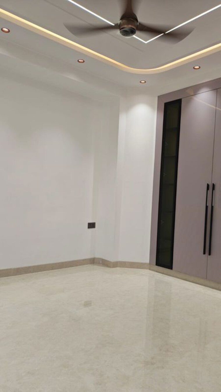 Room, sector 10 dwarka 4 Bedroom 2000 Sq.Ft. Apartment In Sector 10 Dwarka Delhi 10677472