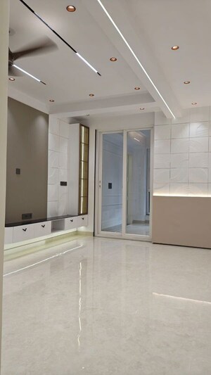 Room in 4 BHK Apartment at Sector 10 Dwarka – for Sale