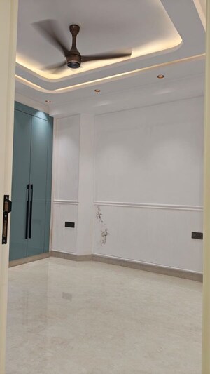 Room in 4 BHK Apartment at Sector 10 Dwarka – for Sale