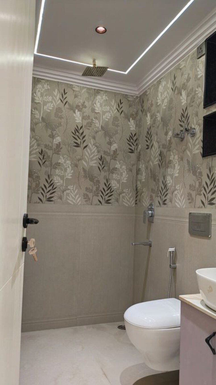 Bathroom, sector 10 dwarka 4 Bedroom 2000 Sq.Ft. Apartment In Sector 10 Dwarka Delhi 10677472