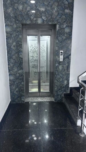 Lift in 4 BHK Builder Floor at Green Fields Colony – for Sale