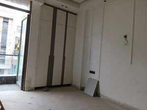 Room in 3 BHK Builder Floor at Kailash Hills – for Sale