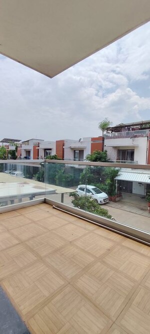Balcony in 3 BHK Villa at Vidhan Sabha Marg – for Rent