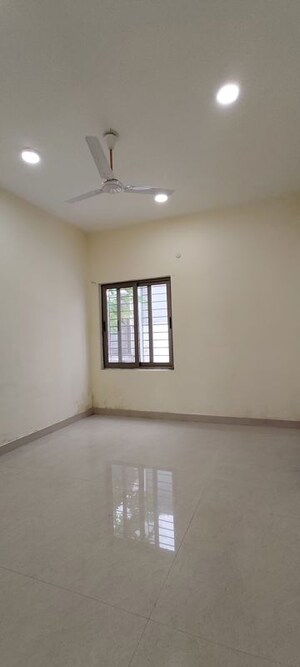 Room in 3 BHK Villa at Vidhan Sabha Marg – for Rent