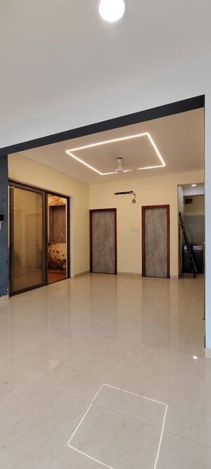 Room in 3 BHK Villa at Vidhan Sabha Marg – for Rent