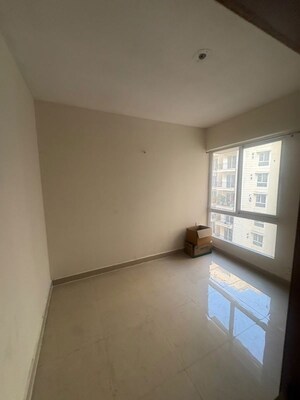 Room in 2 BHK Apartment at Signature The Millennia 3, Sector 37d – for Rent