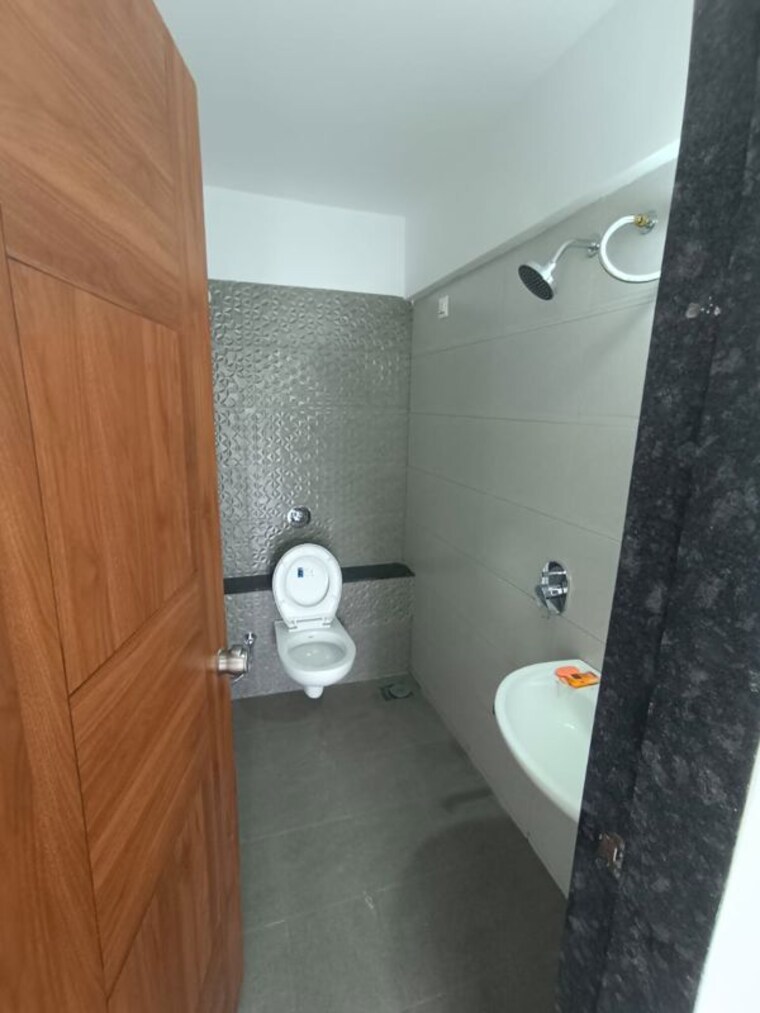 Bathroom, dhanori 2 Bedroom 950 Sq.Ft. Apartment In Dhanori Pune 10677518