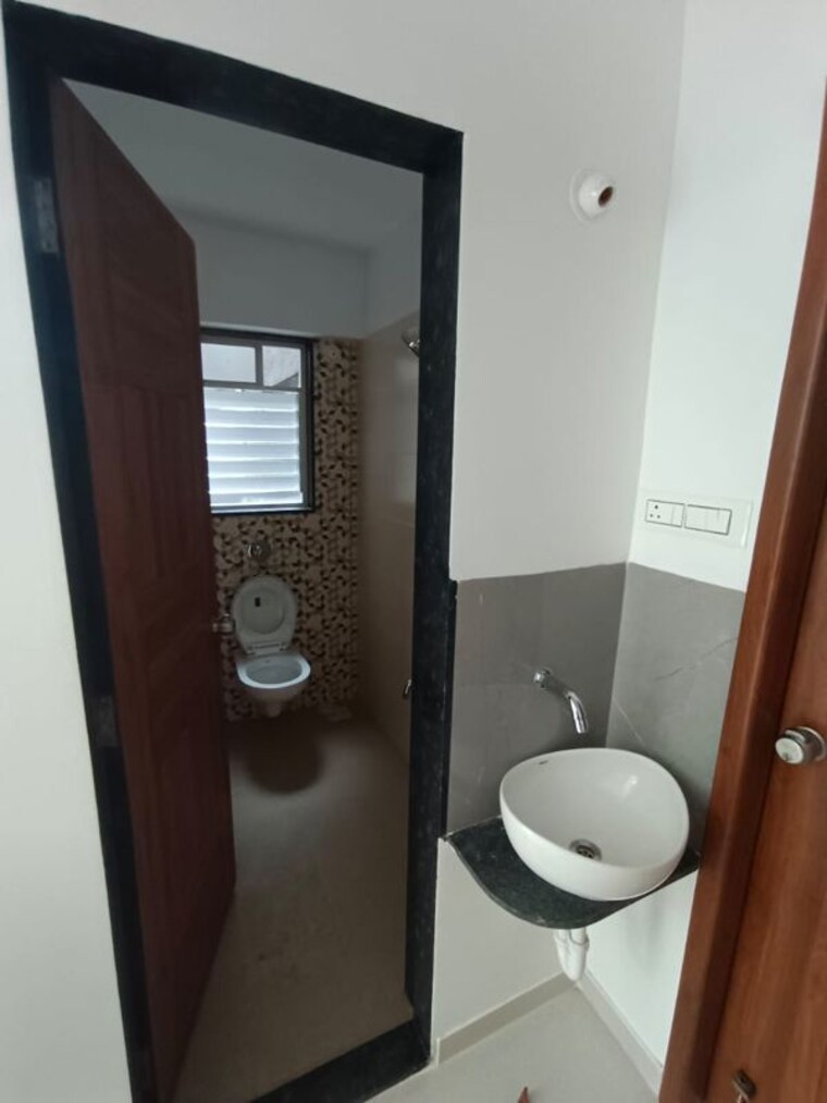 Bathroom, dhanori 2 Bedroom 950 Sq.Ft. Apartment In Dhanori Pune 10677518