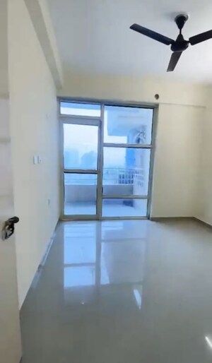 Room in 3 BHK Apartment at Pyramid Infinity, Sector 70 – for Rent