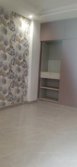 Room in 2 BHK Builder Floor at Igi Airport Area – for Sale