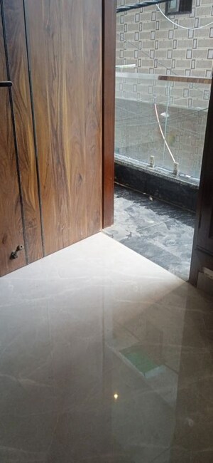 Room in 2 BHK Builder Floor at Igi Airport Area – for Sale