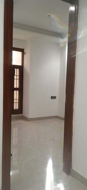 Room in 2 BHK Builder Floor at Igi Airport Area – for Sale