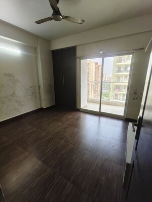 Room in 2 BHK Apartment at VVIP Addresses, Raj Nagar Extension – for Rent