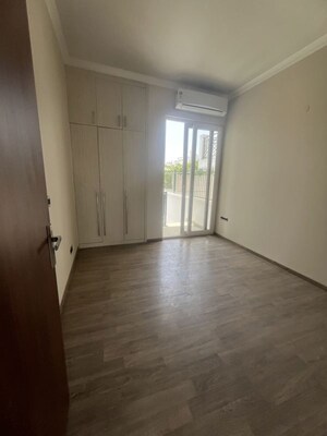 Room in 2.5 BHK Builder Floor at Central Park Cerise Suites, Sohna Sector 33 – for Sale