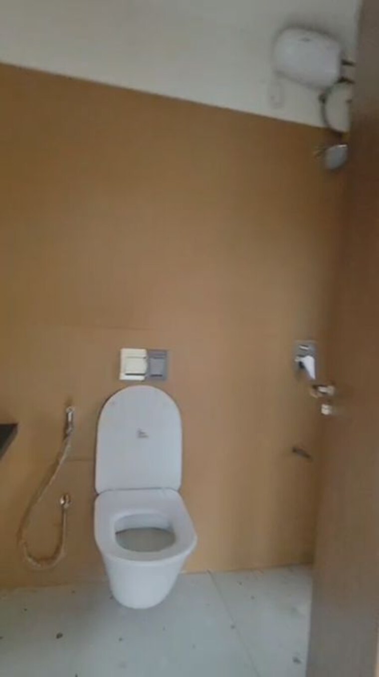 Bathroom, chembur 3 Bedroom 1000 Sq.Ft. Apartment In Chembur Mumbai 10677517