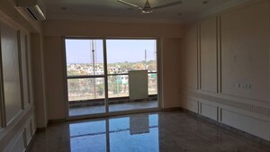 Room in 3.5 BHK Apartment at Sector 65 – for Rent