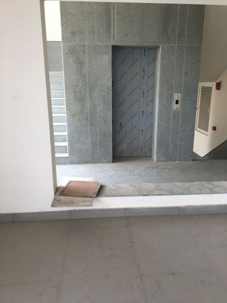 Bathroom, sector 63 Commercial Office Space in IT/SEZ 1750 Sq.Ft. In Sector 63 Noida 10677607