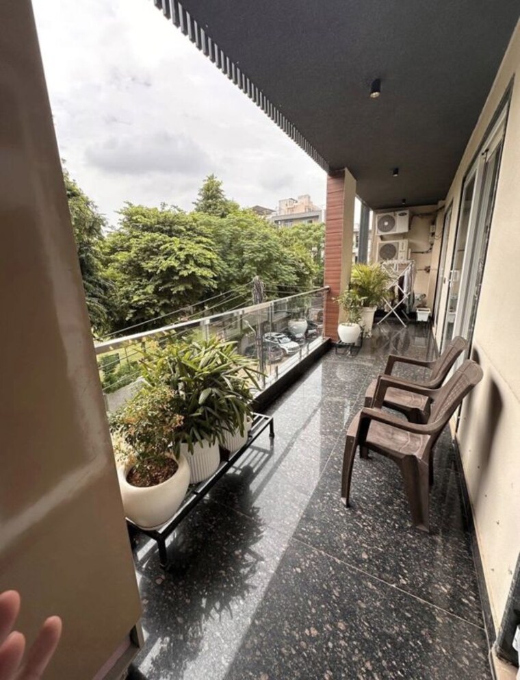 Balcony, rajouri garden 3 Bedroom 140 Sq.Yd. Builder Floor In Rajouri Garden Delhi 10677606