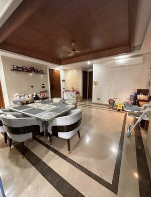Team Area in 3 BHK Builder Floor at Rajouri Garden – for Rent
