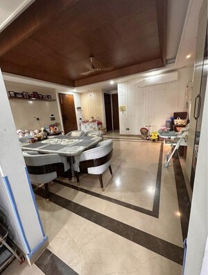 Team Area in 3 BHK Builder Floor at Rajouri Garden – for Rent