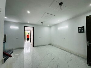 Room in 2 BHK Builder Floor at Saket – for Rent