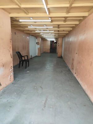  Showroom For Rent in Old City