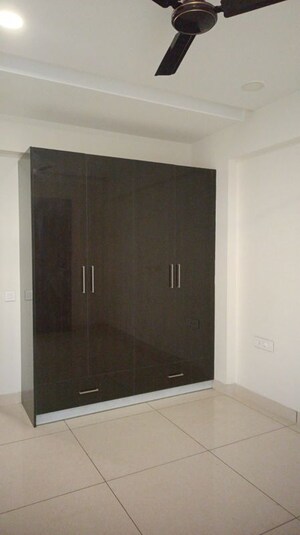 Room in 4 BHK Apartment at Dhakoli – for Rent