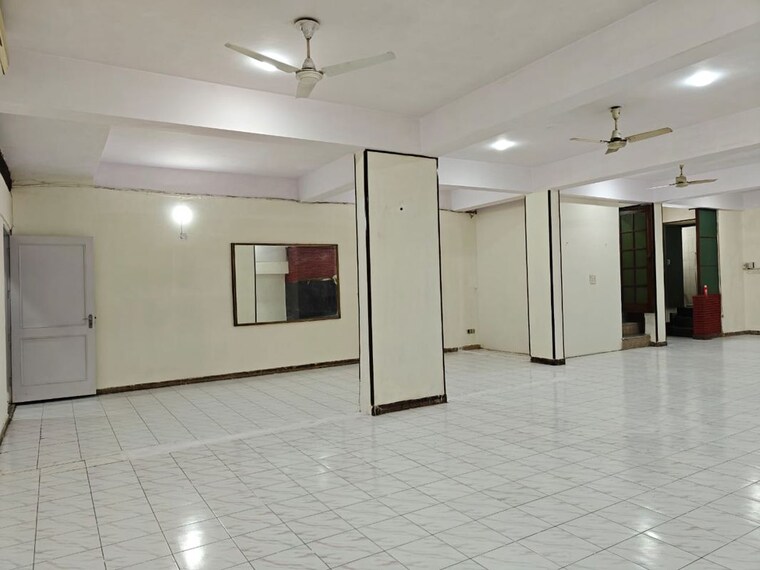Room, greater kailash i 4 Bedroom 200 Sq.Yd. Builder Floor In Greater Kailash I Delhi 10363703