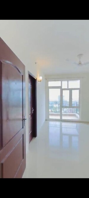 Room in 3 BHK Apartment at Gomti Nagar – for Sale