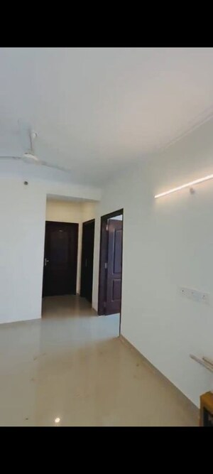 Room in 3 BHK Apartment at Gomti Nagar – for Sale