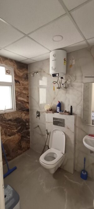 Bathroom in 3 BHK Apartment at Omaxe R2, Gomti Nagar – for Sale