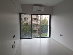 Room in 4 BHK Apartment at Rustomjee Paramount, Khar West – for Sale