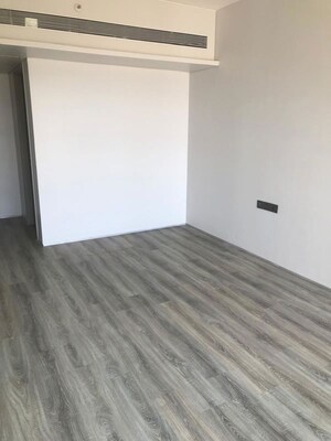 Room in 4 BHK Apartment at Rustomjee Paramount, Khar West – for Sale