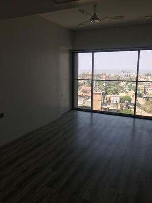 Room in 4 BHK Apartment at Rustomjee Paramount, Khar West – for Sale