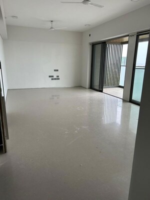Room in 4 BHK Apartment at Rustomjee Paramount, Khar West – for Sale