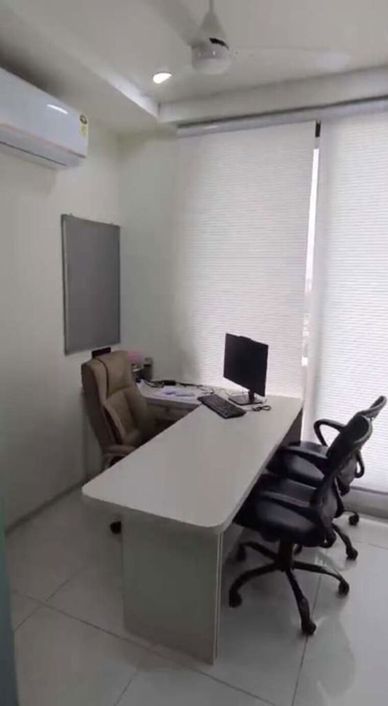 Team Area, west end park Commercial Office Space 900 Sq.Ft. In West End Park Ahmedabad 10677676