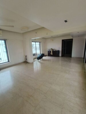 Room in 4 BHK Apartment at Nibbana Apartments, Bandra West – for Sale