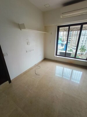 Room in 4 BHK Apartment at Nibbana Apartments, Bandra West – for Sale