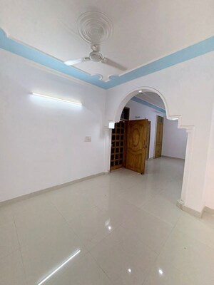 Furnished Amenities in 3 BHK Apartment at Vikas Puri – for Rent