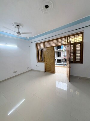 Room in 3 BHK Apartment at Vikas Puri – for Rent
