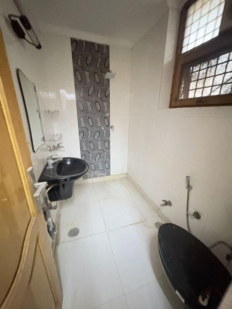 Attached Bathroom, vikas puri 3 Bedroom 250 Sq.Yd. Apartment In Vikas Puri Delhi 10677740
