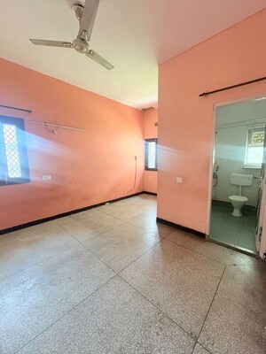 Room in 3 BHK Apartment at Vikas Puri – for Rent