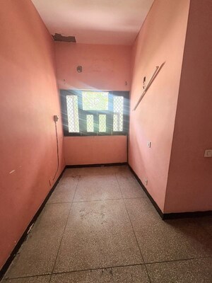 Room in 3 BHK Apartment at Vikas Puri – for Rent